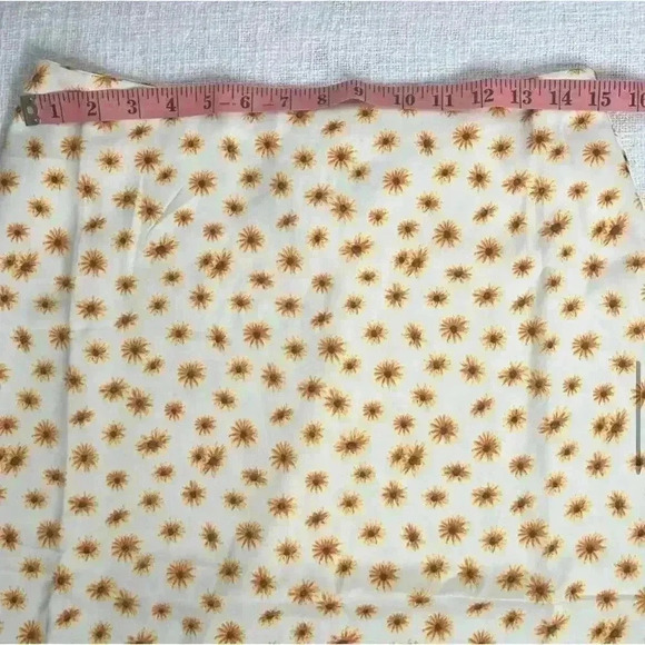 WeWoreWhat Mini Slip Skirt "Ditsy Daisies" in size Medium - Picture 6 of 8